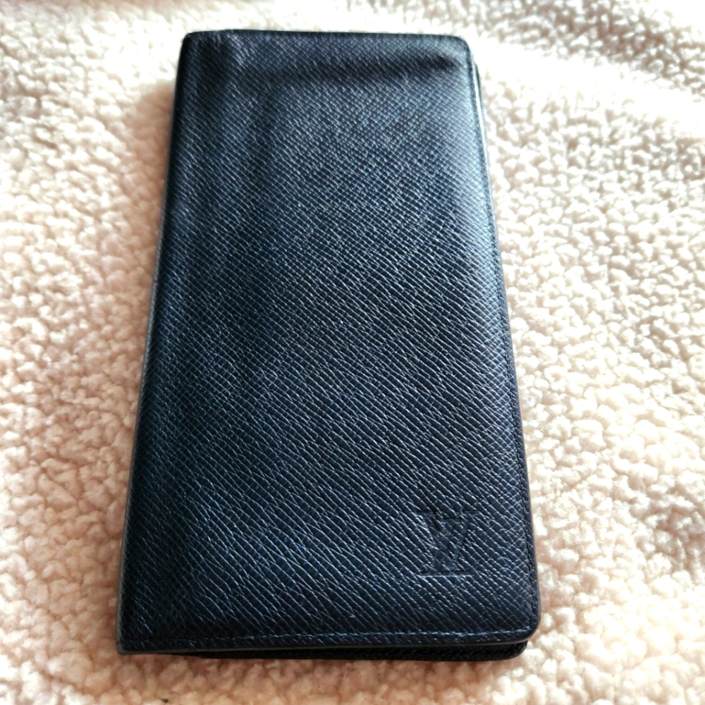 LV Taiga Portefeuille Long Bifold Wallet